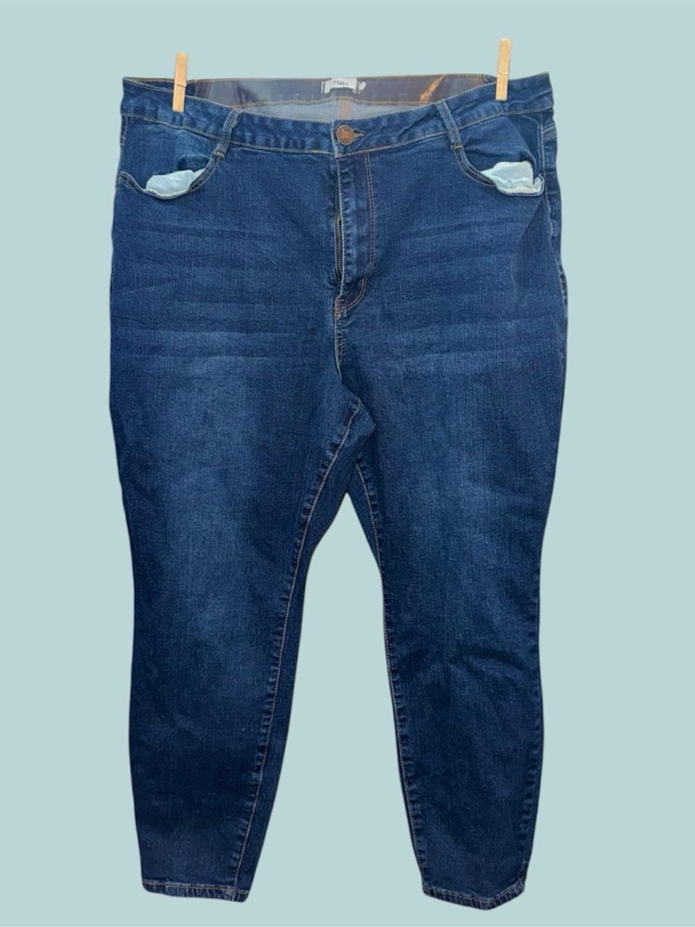 Women’s dark blue skinny jeans.